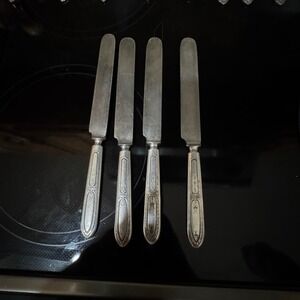 Vintage 1881 Rogers Silverplate Dinner Knives Vassar Pattern 1904 Set of 4